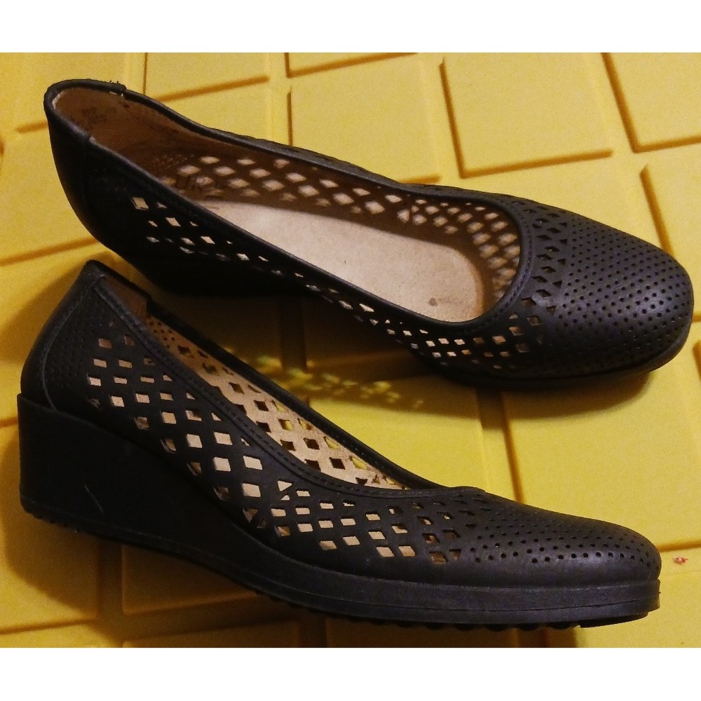 Naturalizer Brina Black Laser Cut Wedge Pumps, Size‎ 7.5